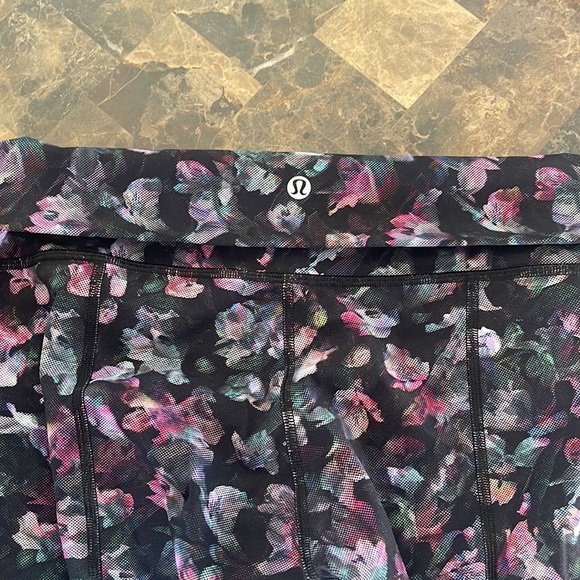Lululemon Capris 🥰🥰 - Picture 3 of 4